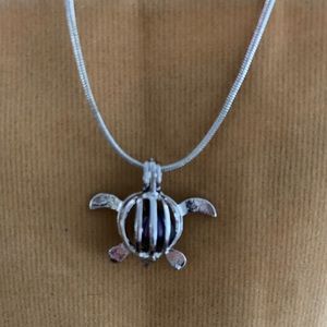 Turtle pearl pendant